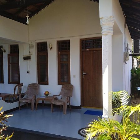 Aaliya Bay Hotel อารูกัมเบย์ ภายนอก รูปภาพ