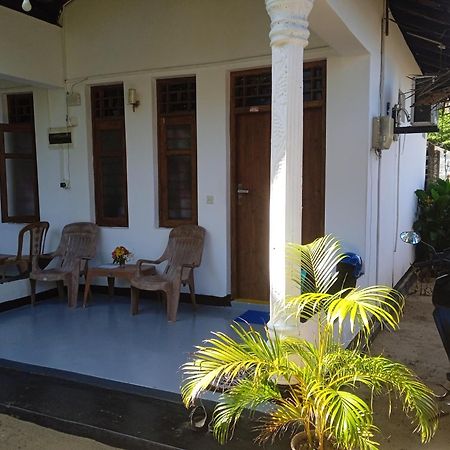 Aaliya Bay Hotel อารูกัมเบย์ ภายนอก รูปภาพ