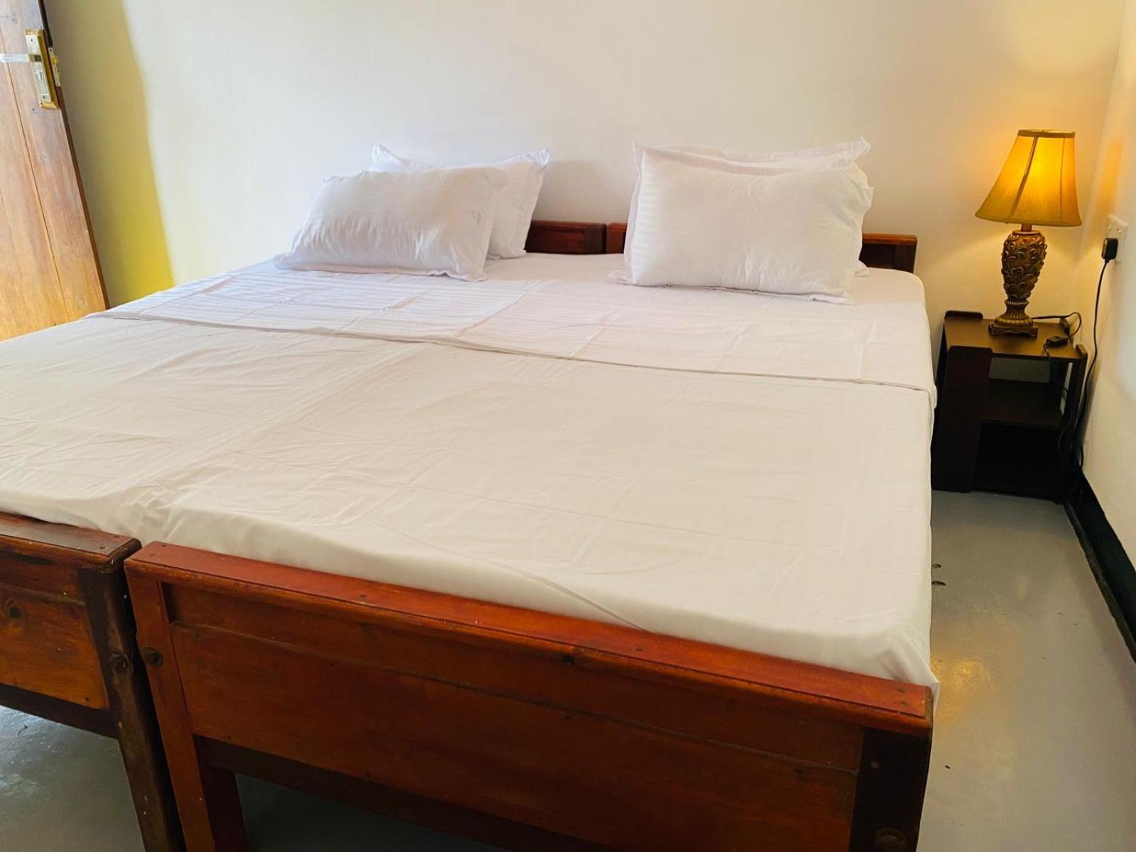 Aaliya Bay Hotel อารูกัมเบย์ ภายนอก รูปภาพ