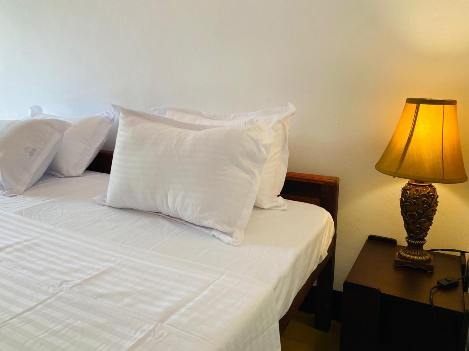 Aaliya Bay Hotel อารูกัมเบย์ ภายนอก รูปภาพ