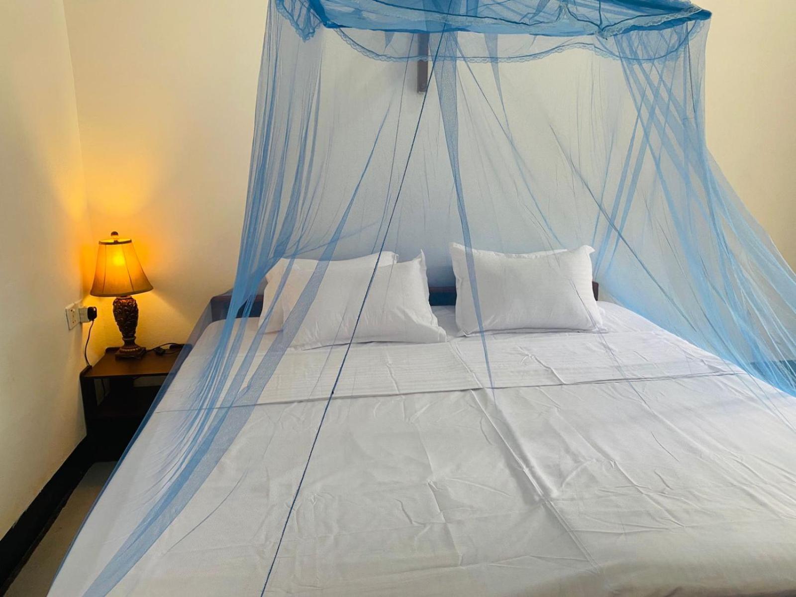 Aaliya Bay Hotel อารูกัมเบย์ ภายนอก รูปภาพ