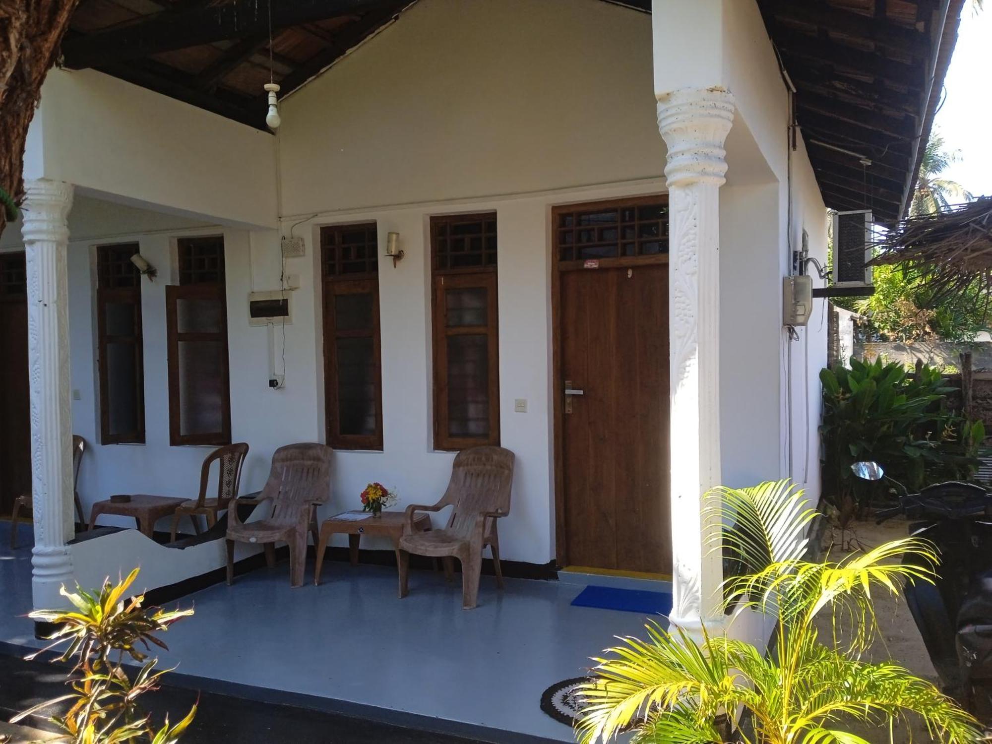 Aaliya Bay Hotel อารูกัมเบย์ ภายนอก รูปภาพ