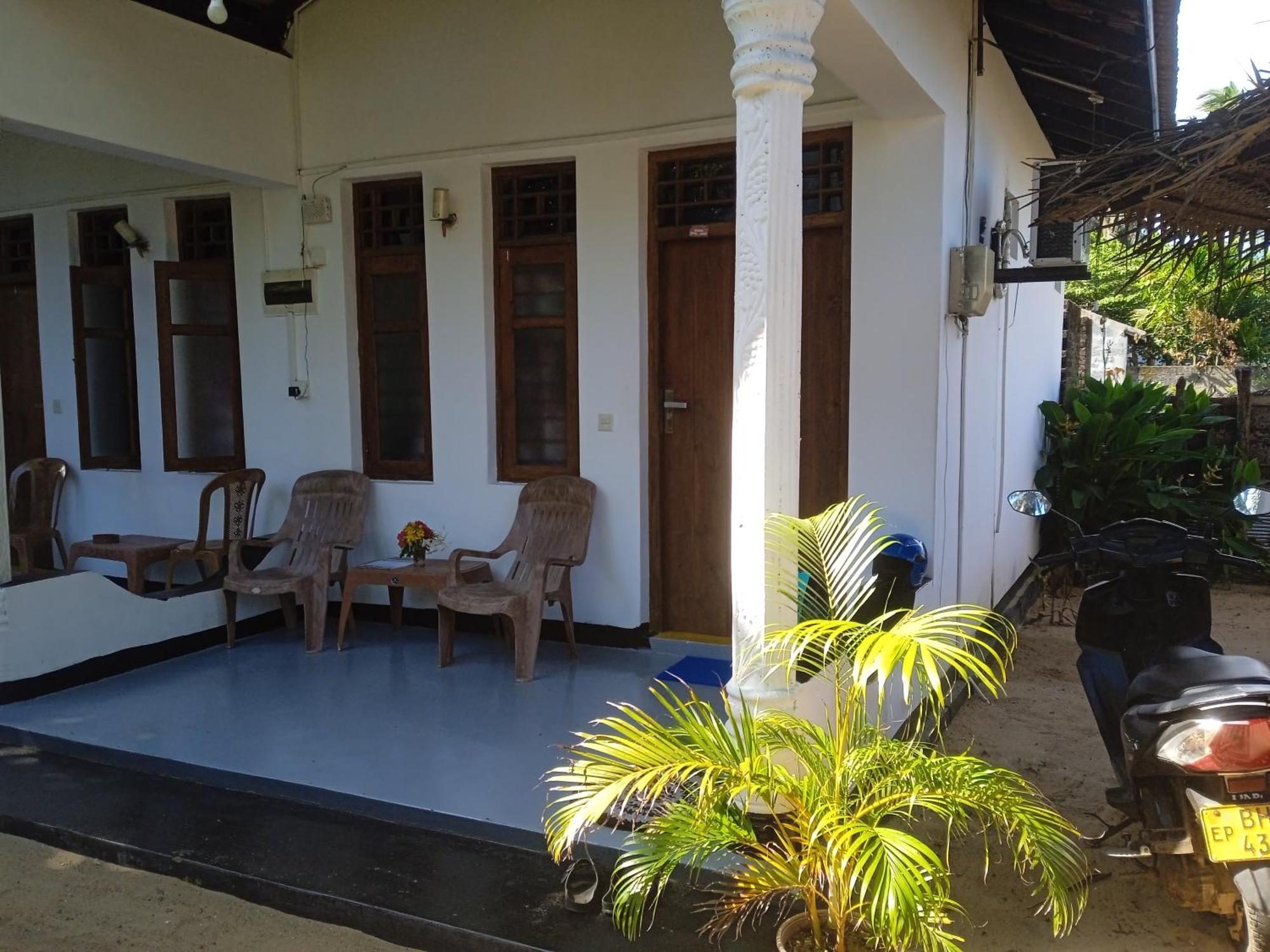 Aaliya Bay Hotel อารูกัมเบย์ ภายนอก รูปภาพ